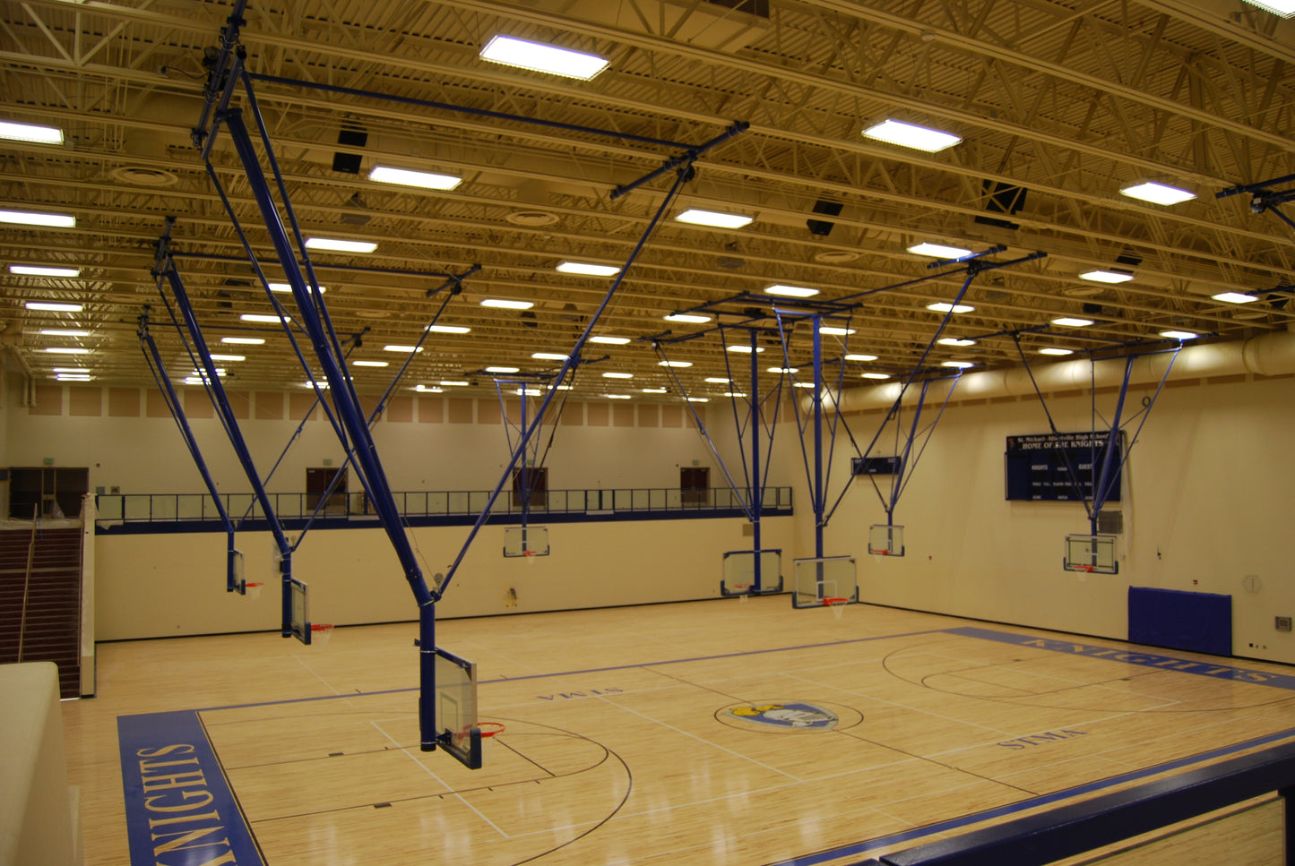 Bent Single Post Front-Braced Front-Folding Ceiling Hung Basketball Backstop
